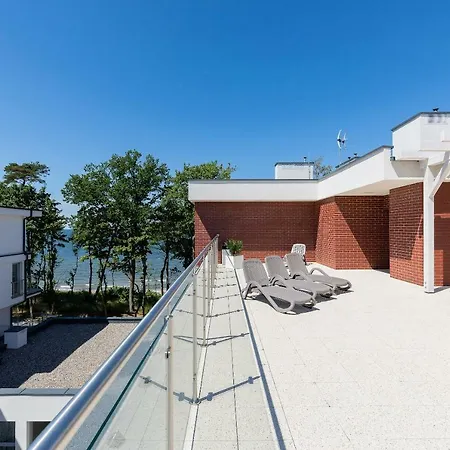 Klifowa Z Widokiem Na Morze I Basenem Apartament Rewal