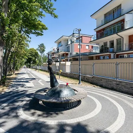 Klifowa Z Widokiem Na Morze I Basenem Apartment Rewal