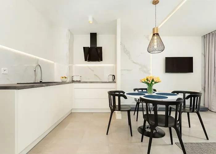 Klifowa Z Widokiem Na Morze I Basenem Rewal